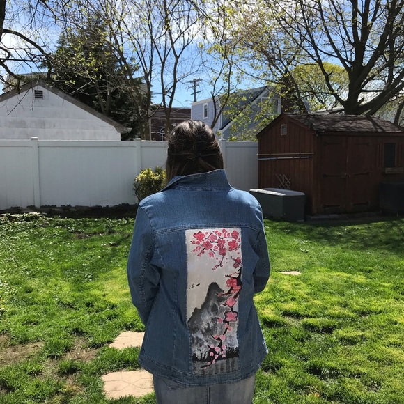 Gorgeous hand painted cherry blossoms Jean jacket - Picture 4 of 6
